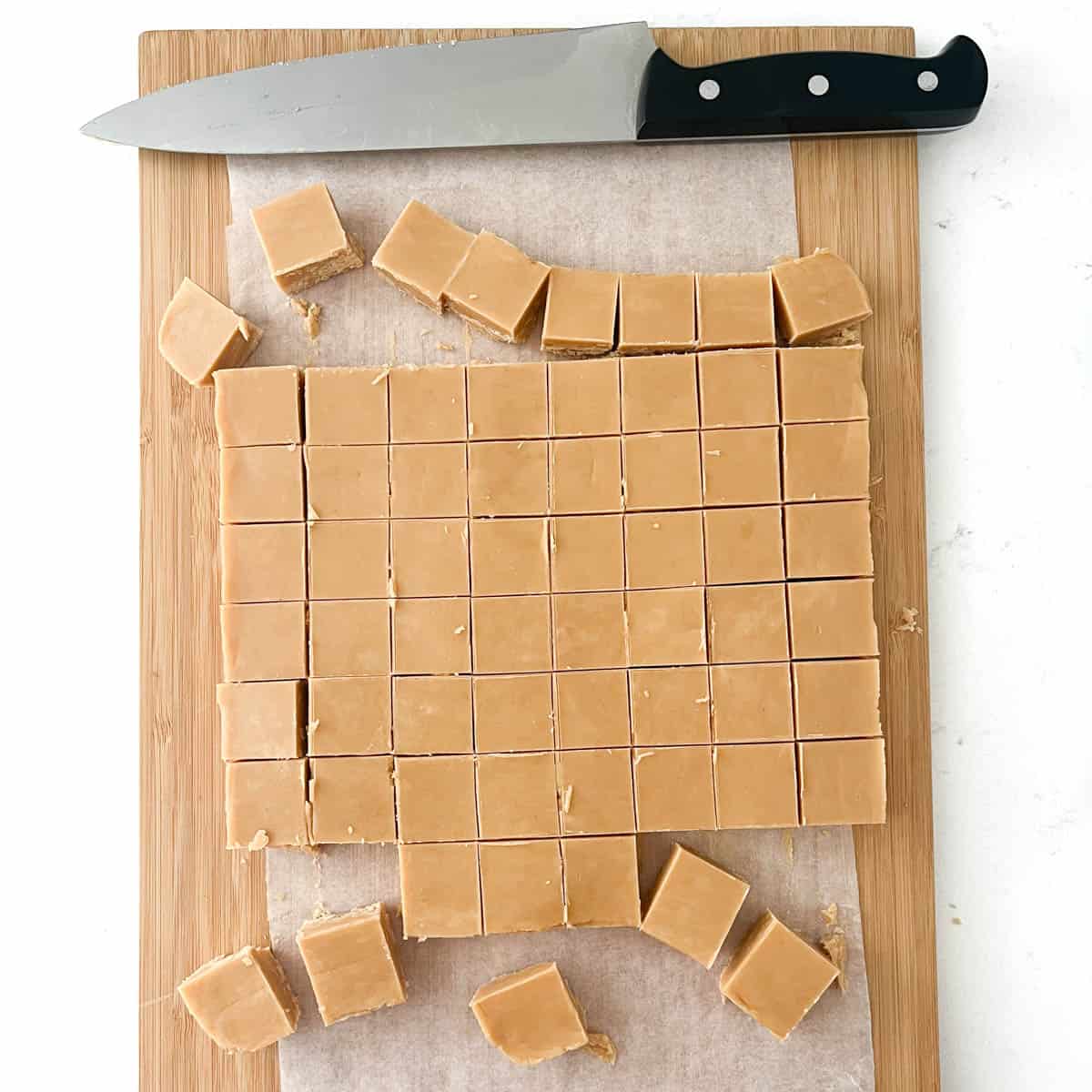 Peanut butter fudge in a chopping board, slice into small slices.