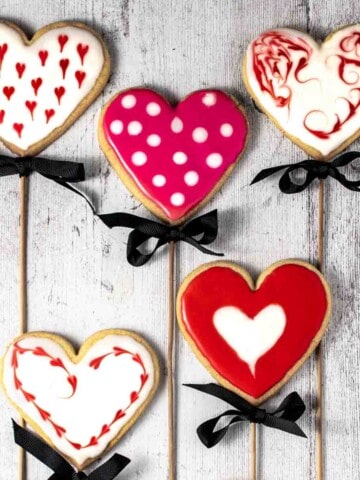 Five valentine's sugar biscuits on sticks.